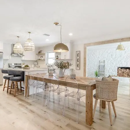 Renovated Seminole Salt Water Pool Home